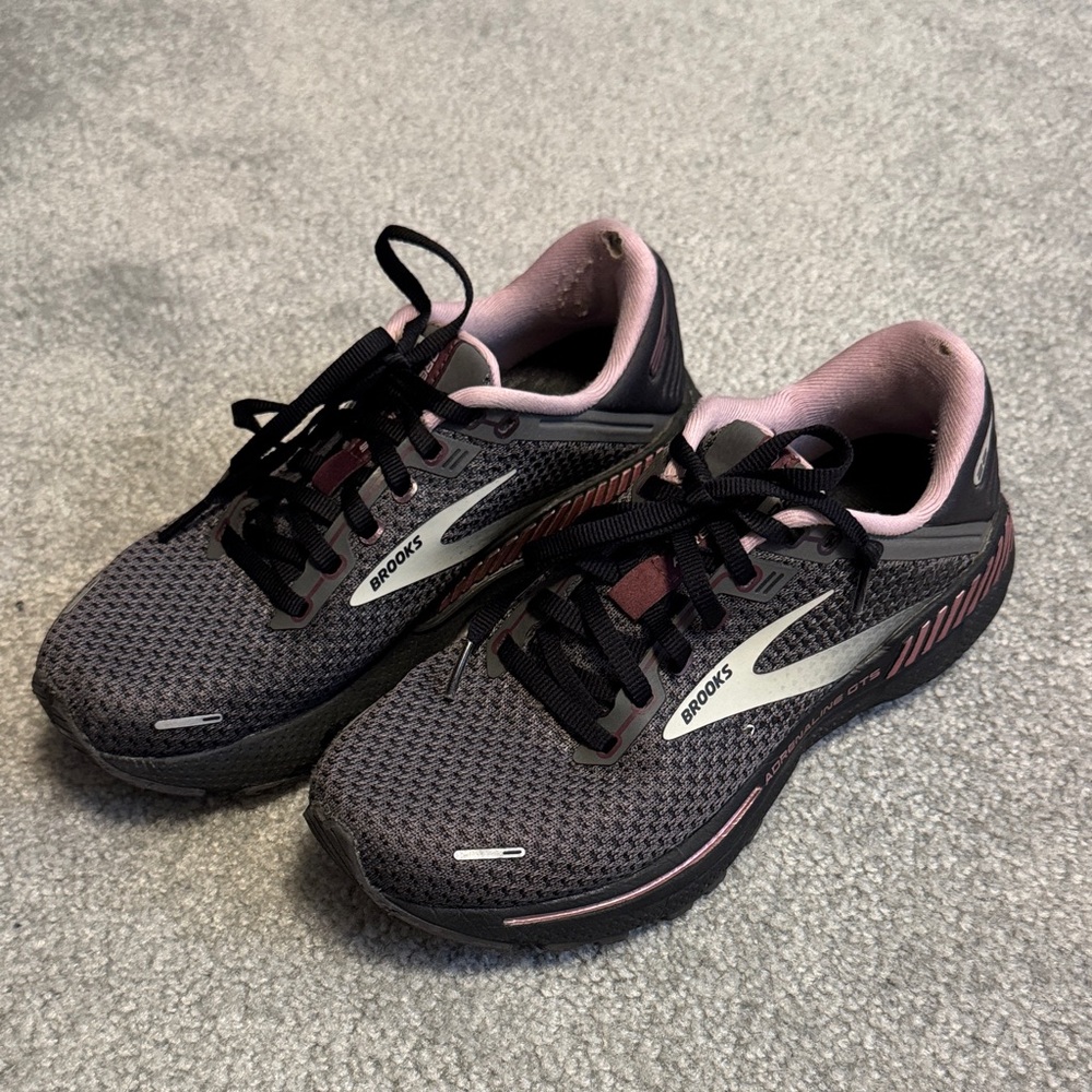 Brooks Women's Adrenaline GTS Athletic Shoes - Black and Pink size 7
